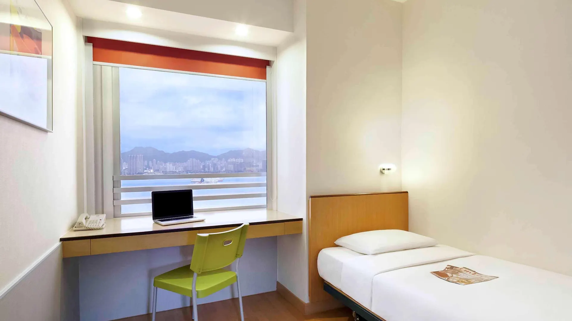 Ibis Hong Kong North Point Hotel 3*,