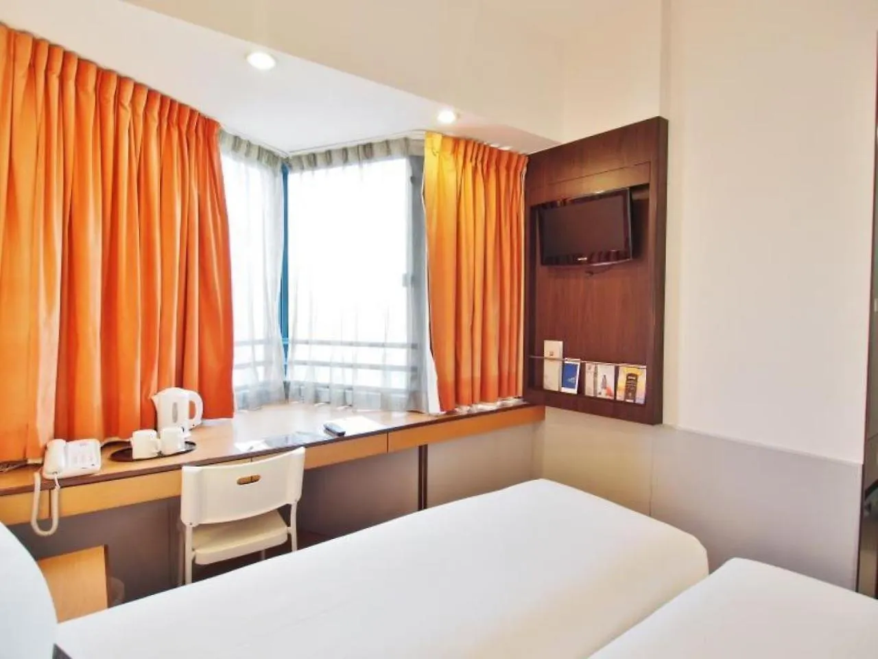 Ibis Hong Kong North Point Hotel 3*,